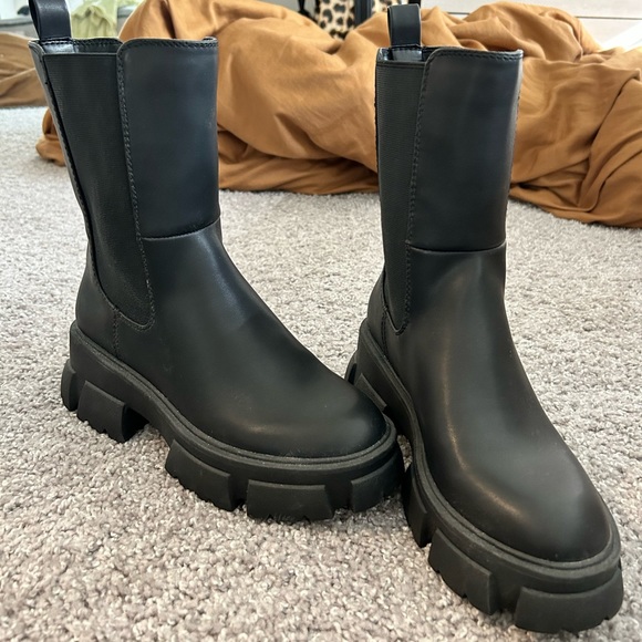 Black combat boots. Never worn! - Picture 2 of 6